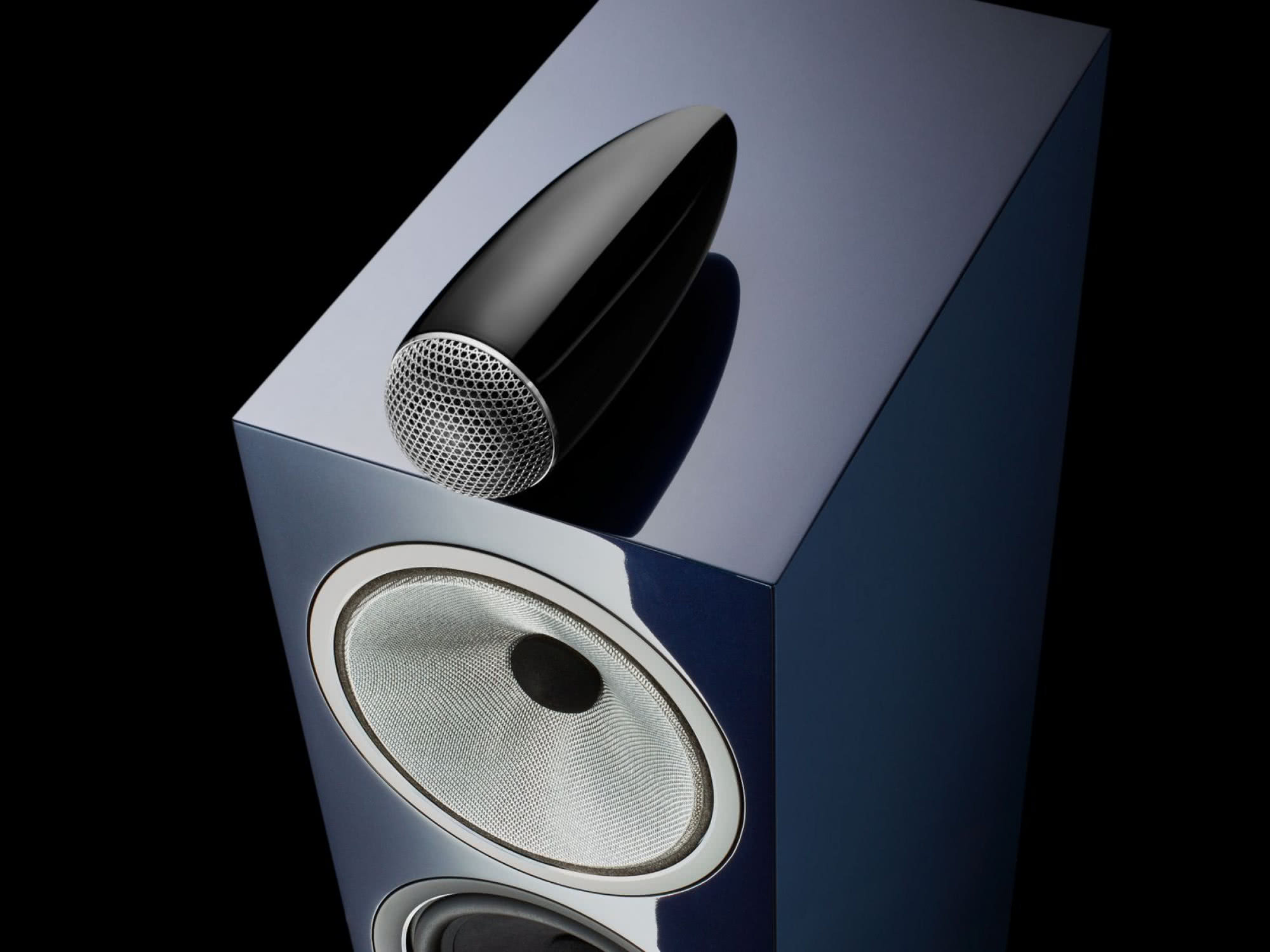 Nuevo color Midnight Blue Metallic para las bocinas 705 Signature y 702 Signature de Bowers & Wilkins