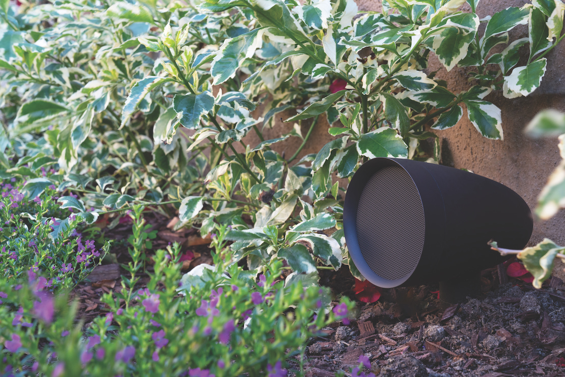 Sonido para la fiesta en el jardín: 5 consideraciones básicas con Sonance Patio Series